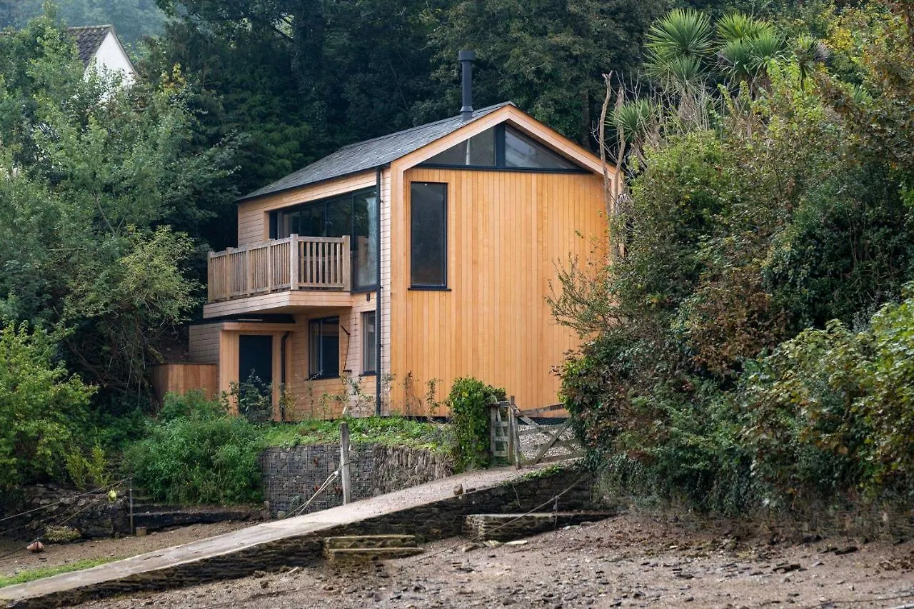 Horsepool Boathouse * 索尔科姆