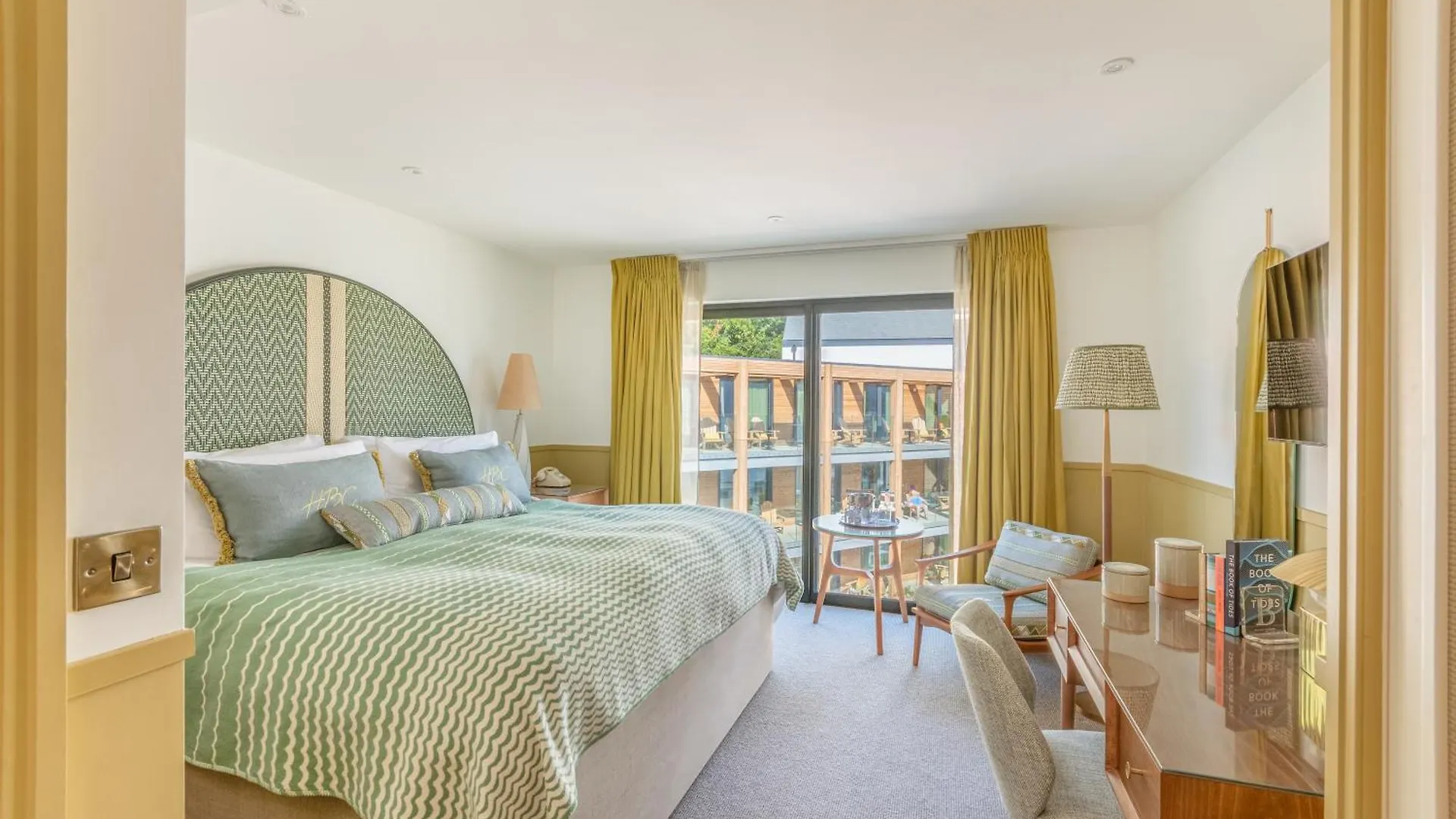 Hotel Harbour Club, & 4*