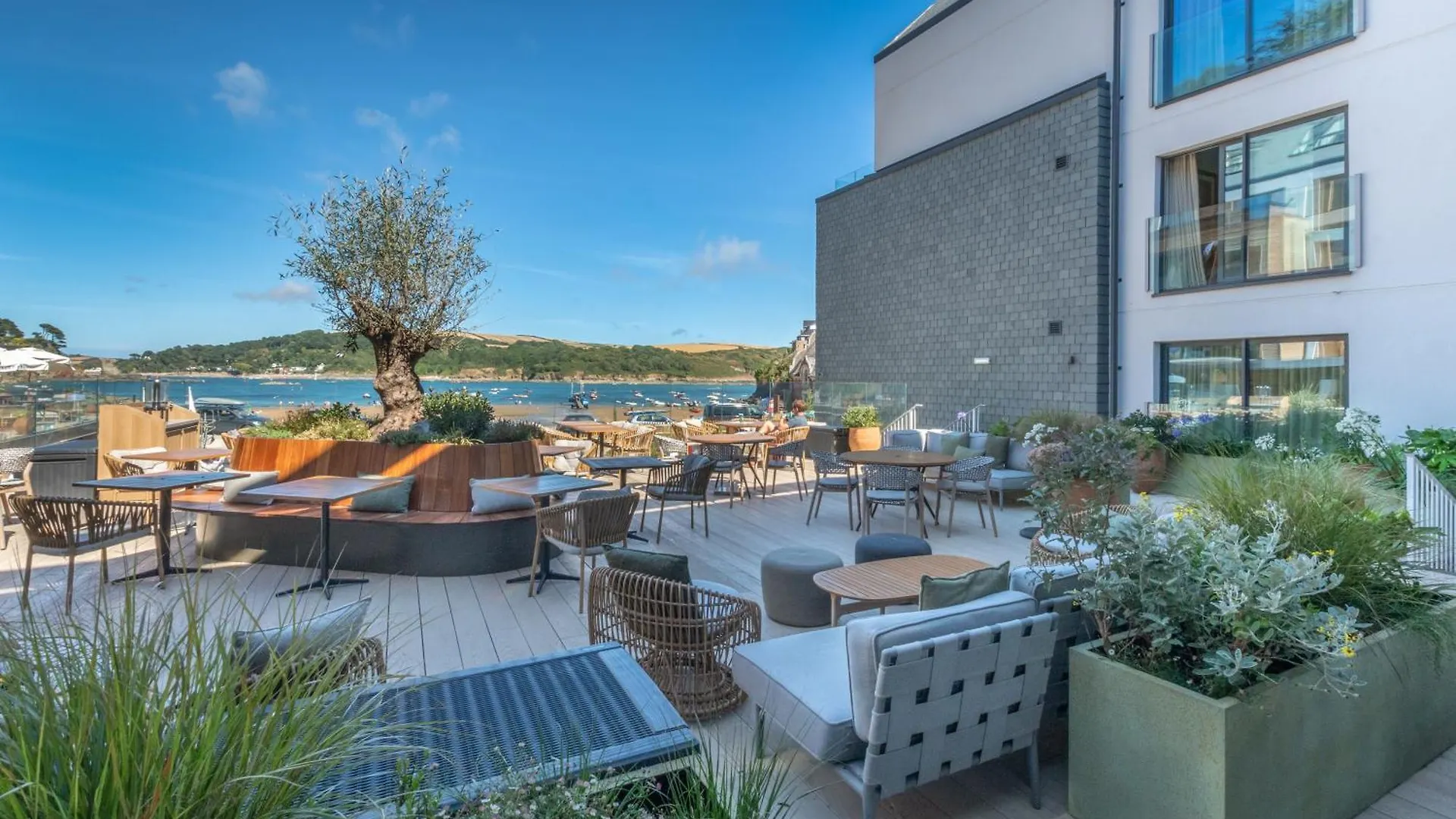 Harbour Club, & 4*