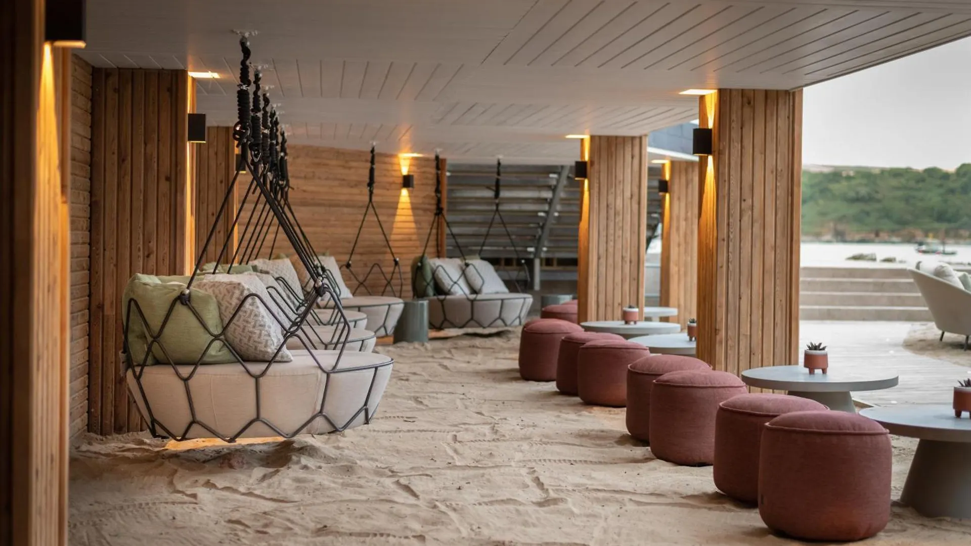 Harbour Club, &