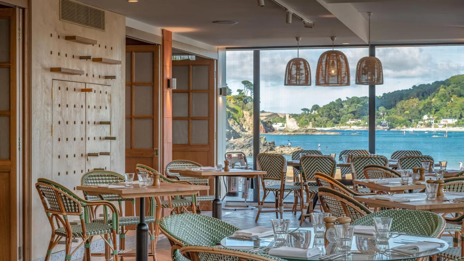 Harbour Club, & 4*