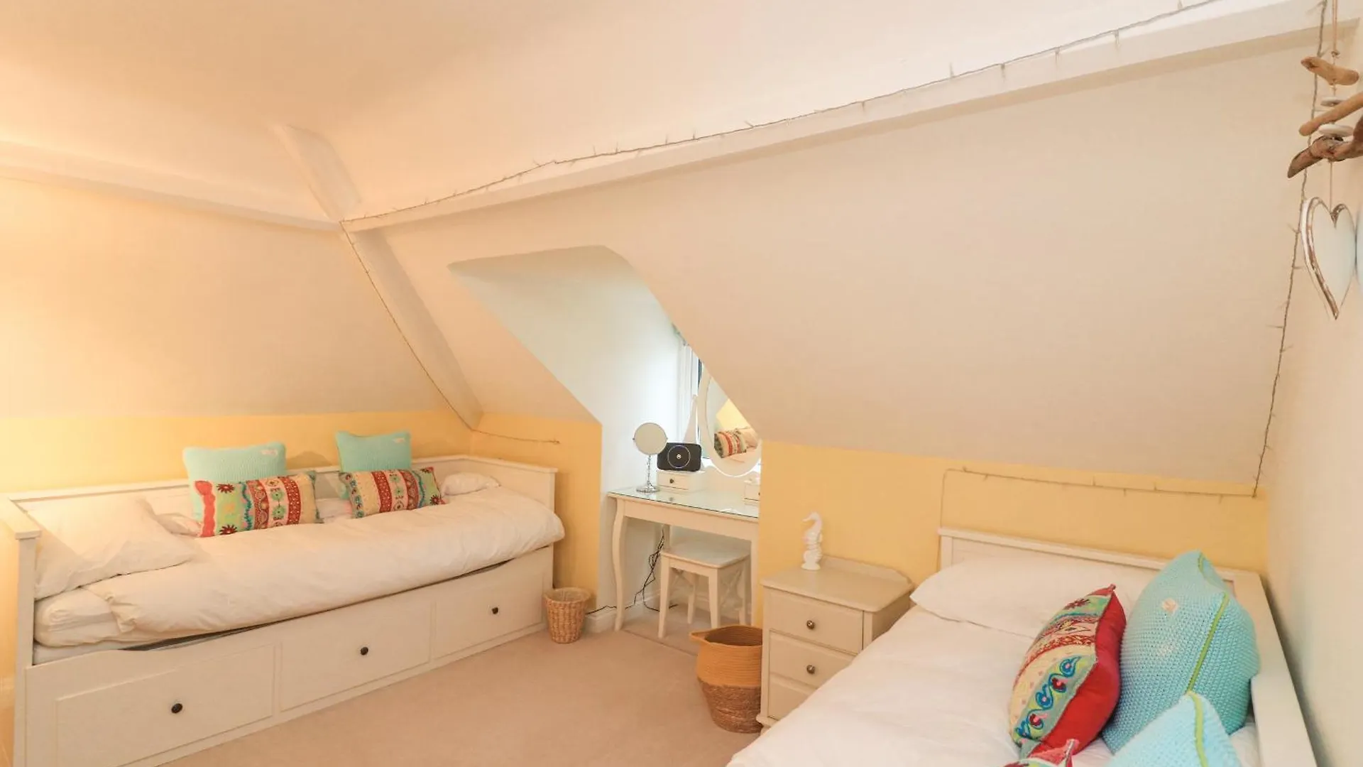 5 Melbury Apartment