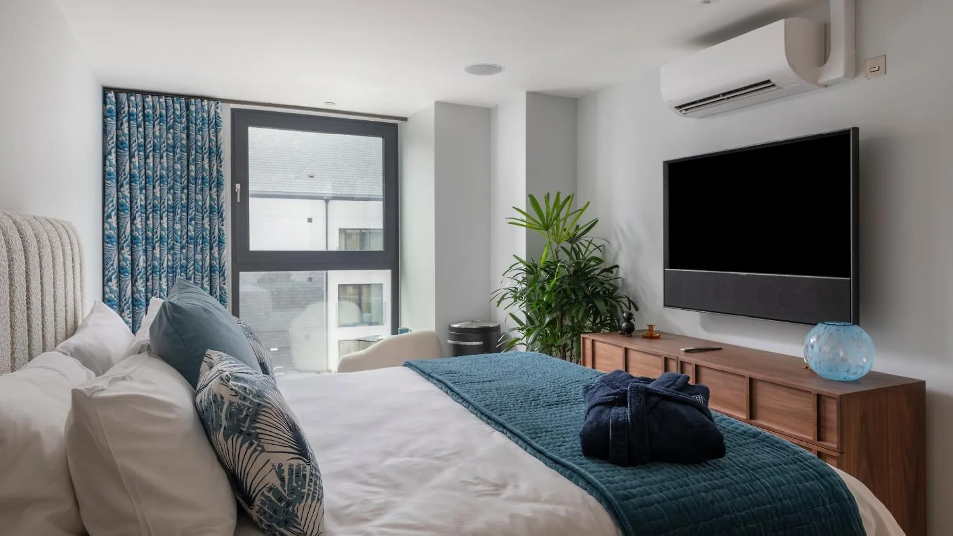 Four The Reach Apartment *