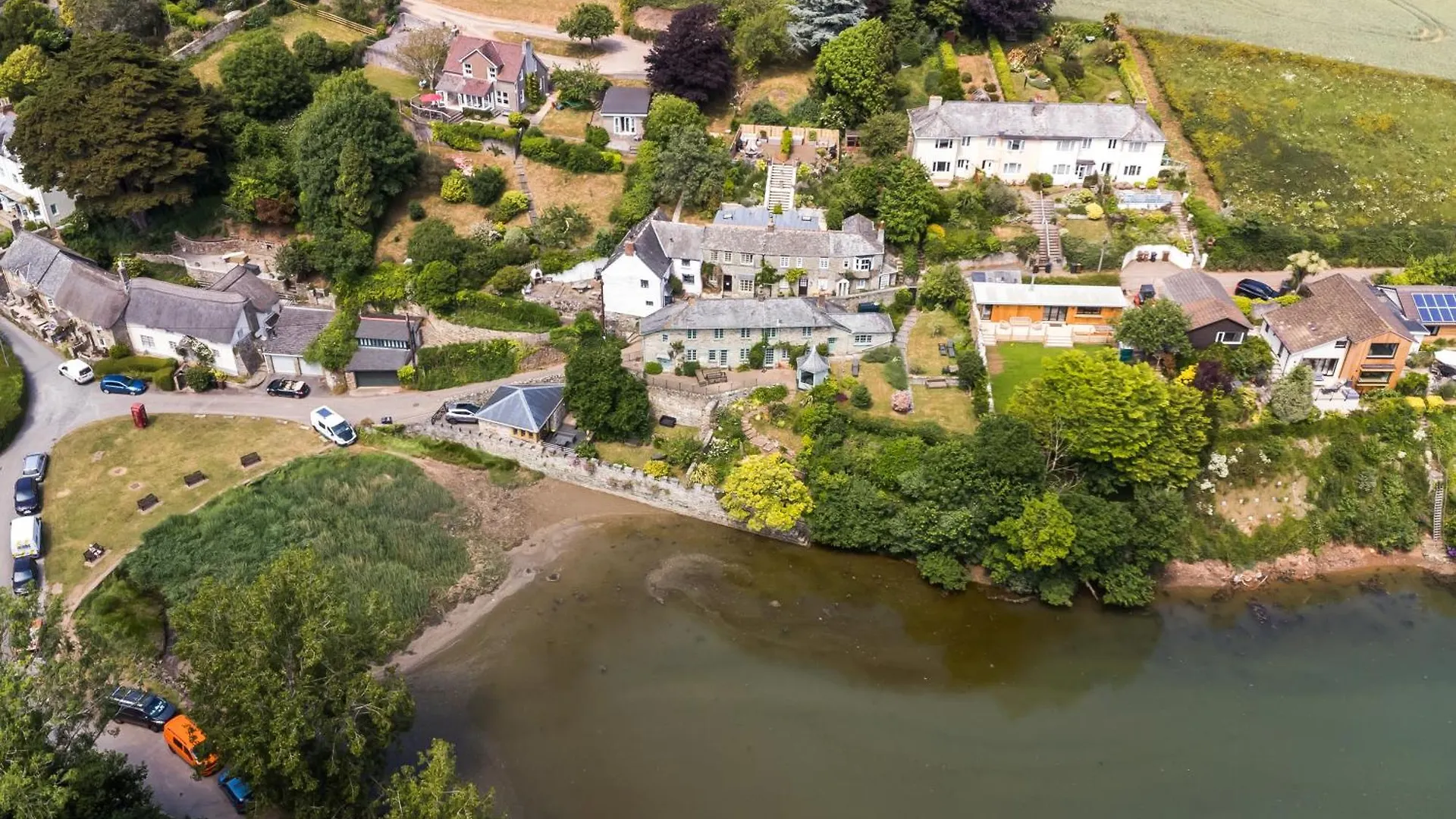 In Tranquil Hamlet Holiday home