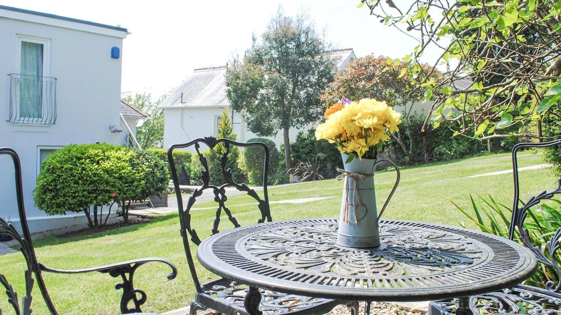 5 Melbury Apartment *