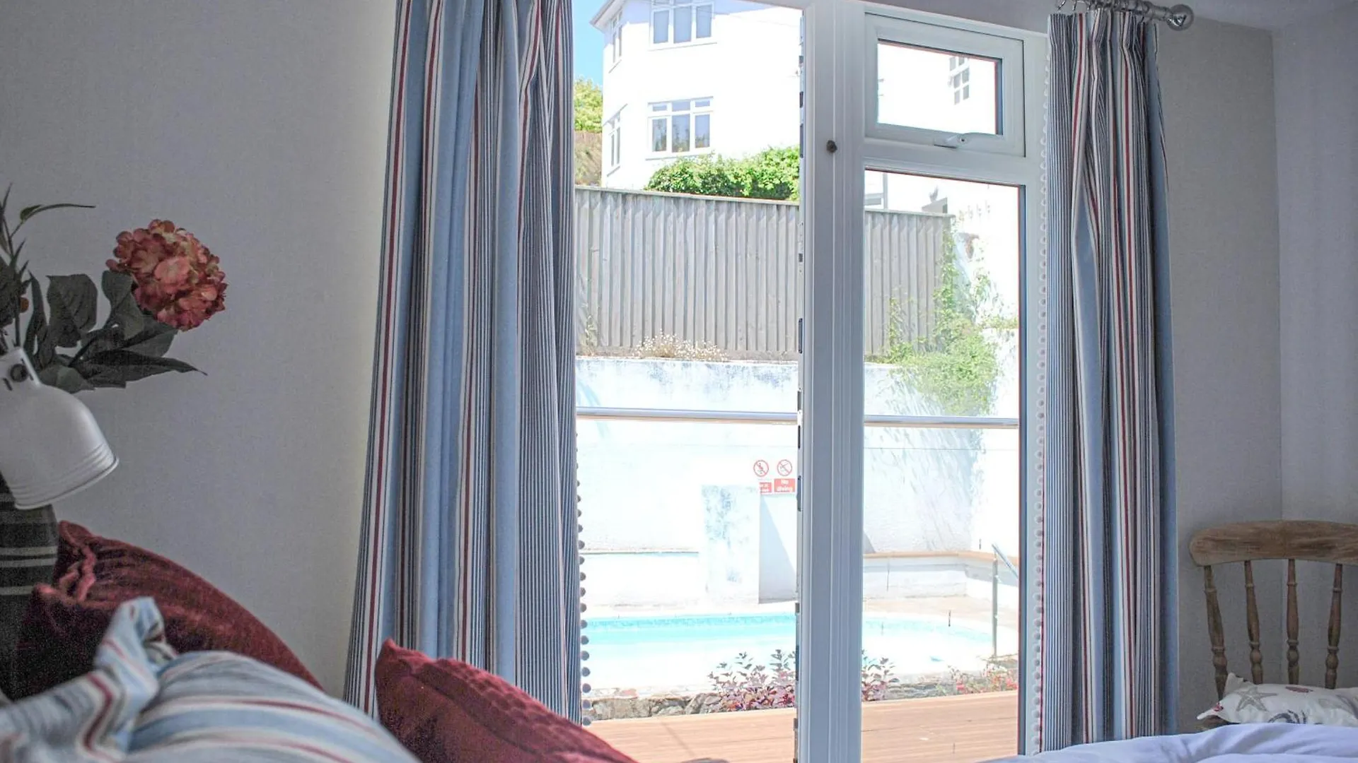 Apartment Topside *