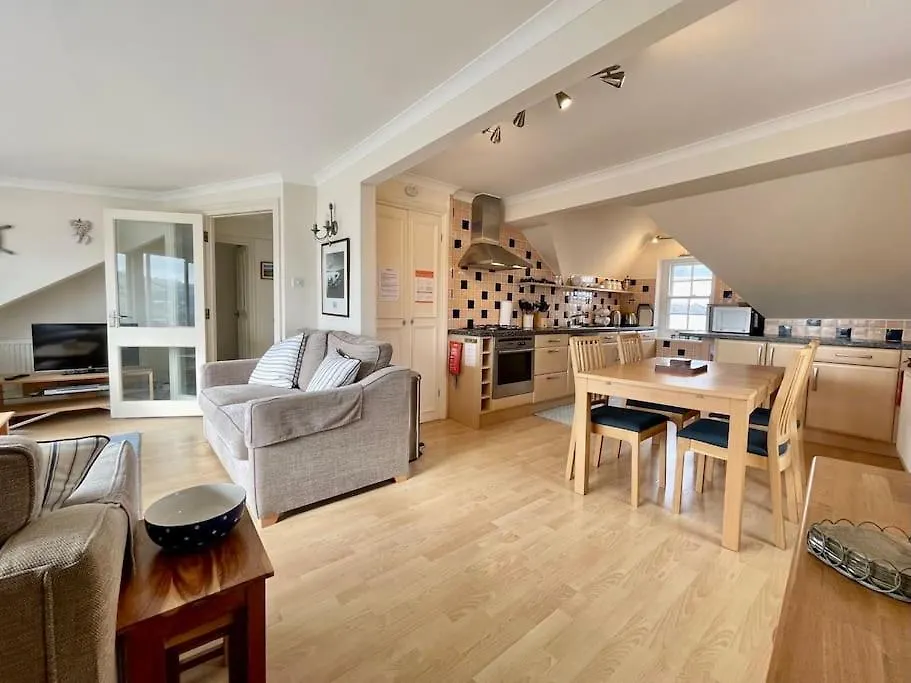 - 2 Bedroom Flat, Fantastic Harbour Views Salcombe