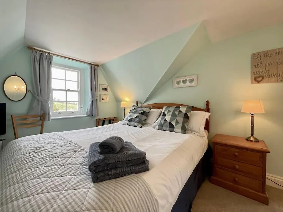 - 2 Bedroom Flat, Fantastic Harbour Views Holiday home Salcombe