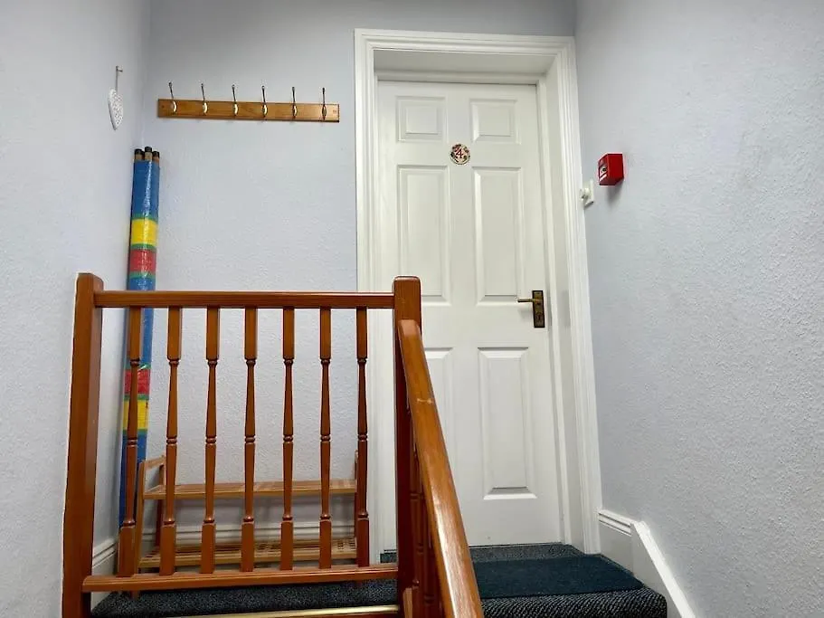- 2 Bedroom Flat, Fantastic Harbour Views *