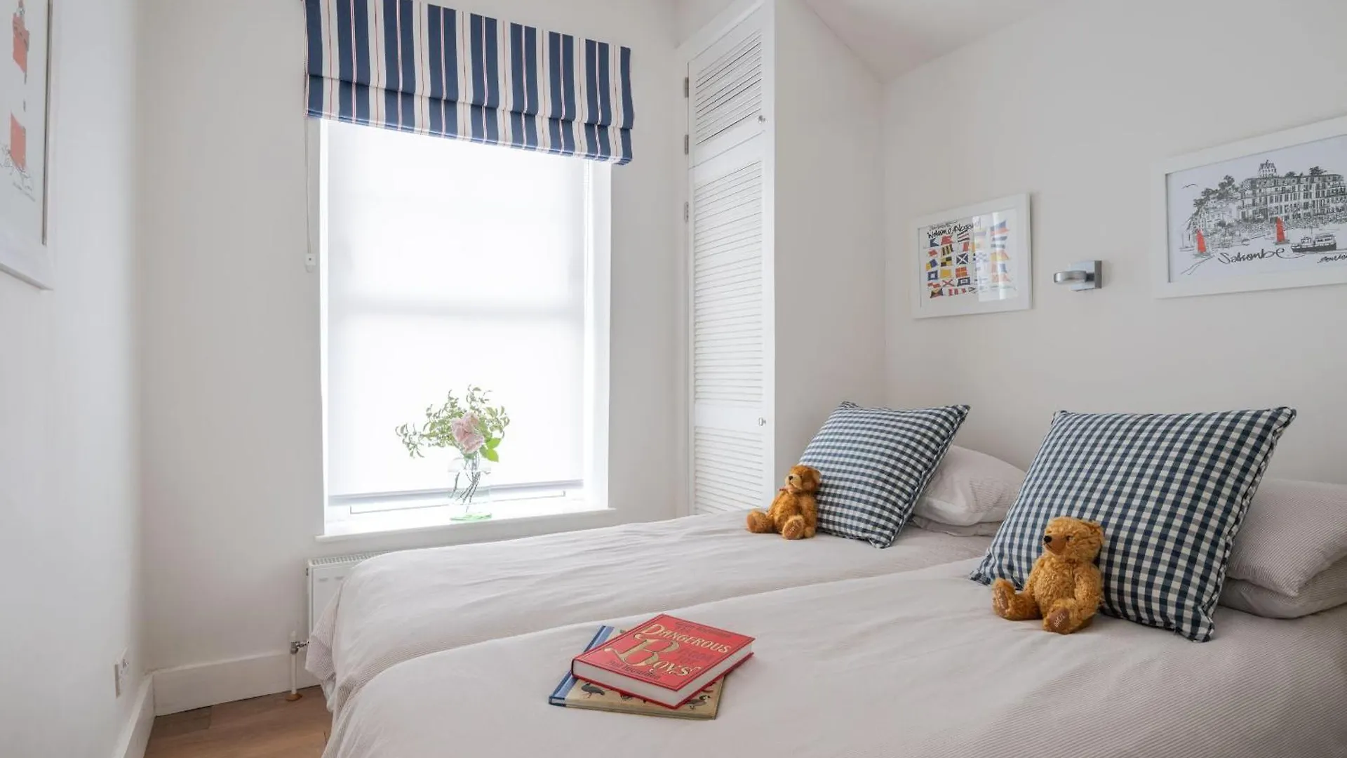 1 Cliftonville * Salcombe