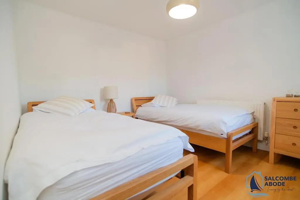Ultimate Coastal Escape - Stylish & Estuary Views