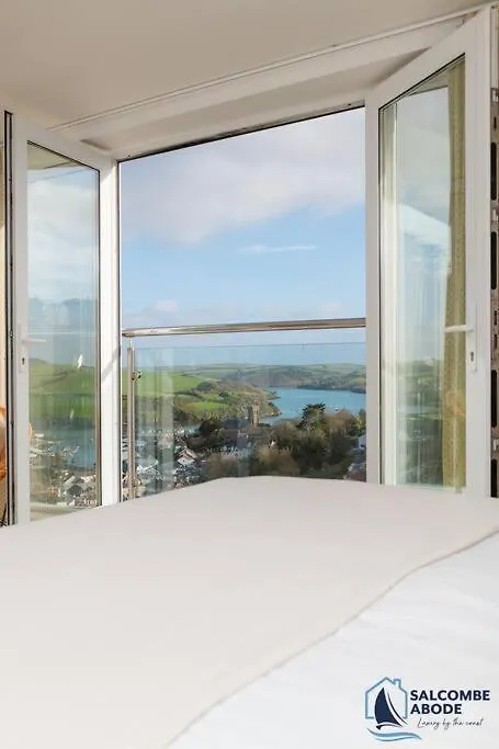 Holiday home Ultimate Coastal Escape - Stylish & Estuary Views *