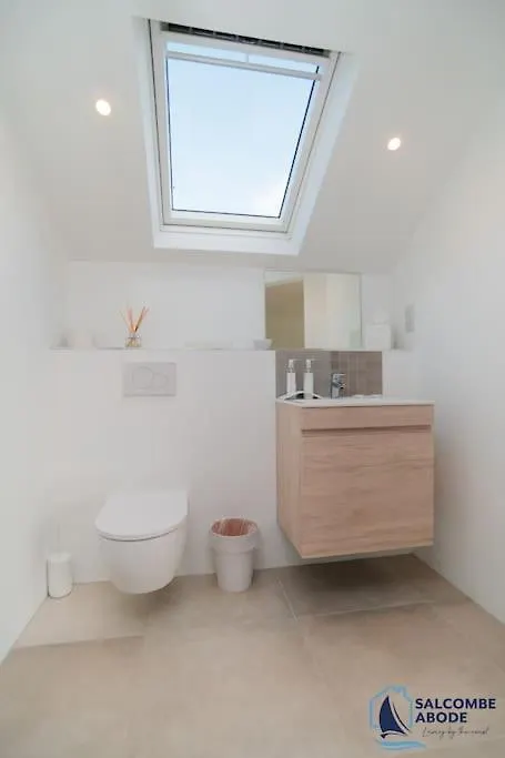Ultimate Coastal Escape - Stylish & Estuary Views *