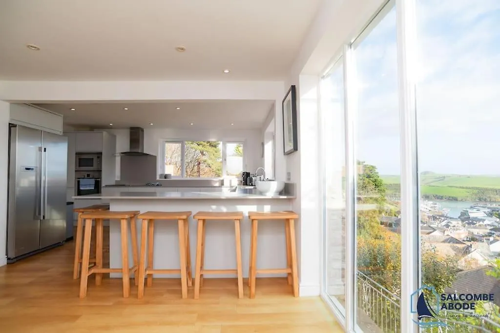 Holiday home Ultimate Coastal Escape - Stylish & Estuary Views