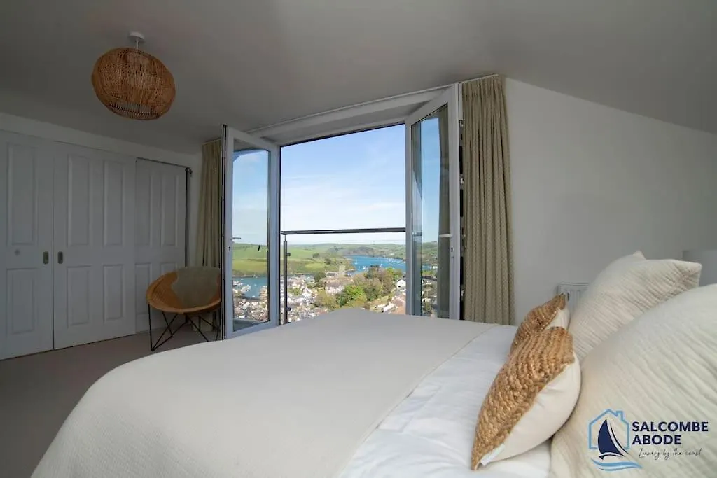 Ultimate Coastal Escape - Stylish & Estuary Views Holiday home *