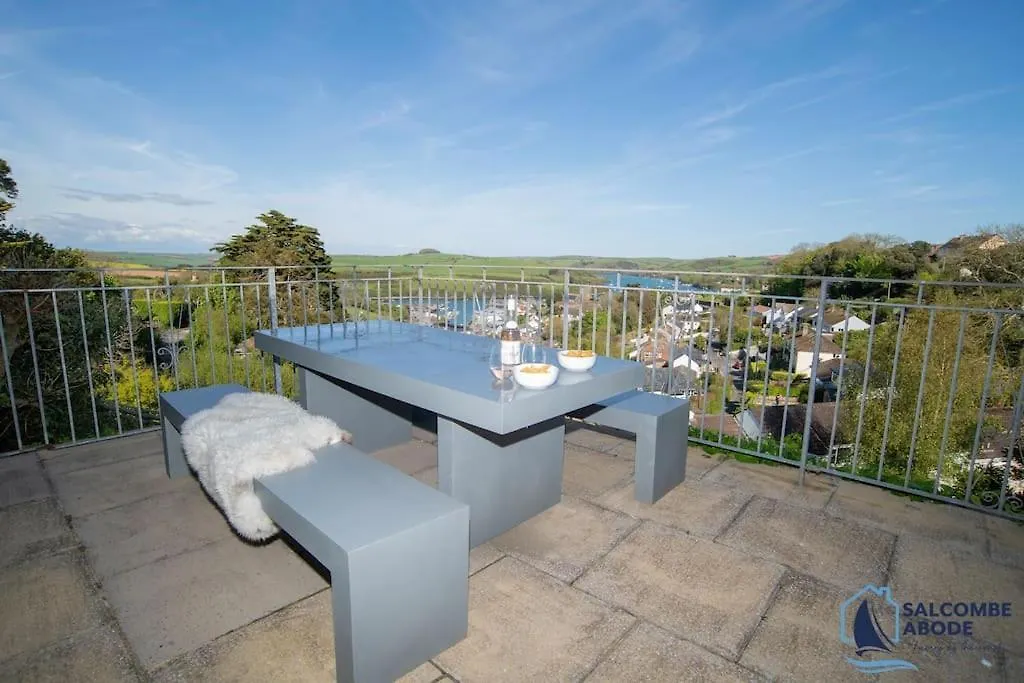 Holiday home Ultimate Coastal Escape - Stylish & Estuary Views *