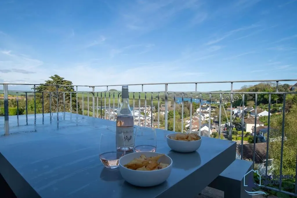 Holiday home Ultimate Coastal Escape - Stylish & Estuary Views *