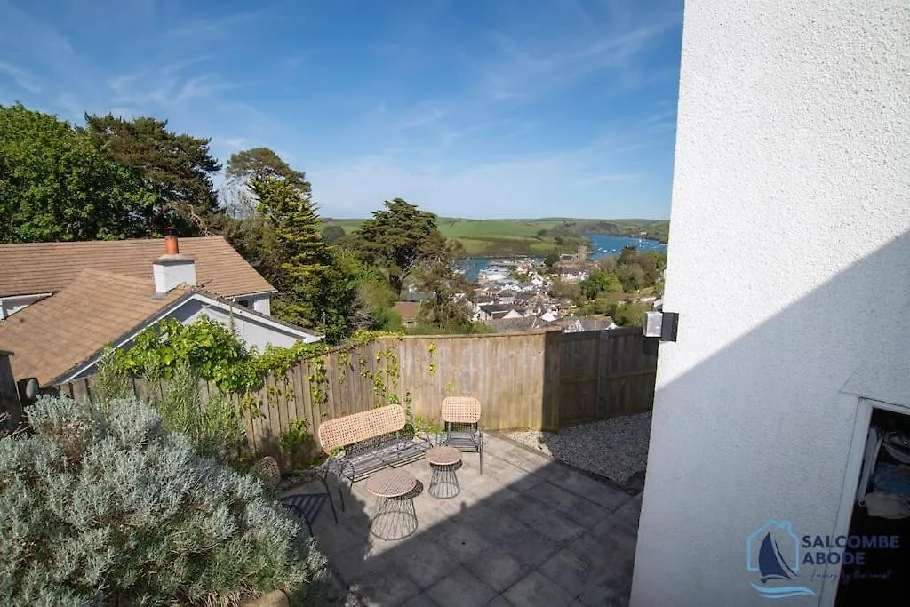 Ultimate Coastal Escape - Stylish & Estuary Views Holiday home Salcombe