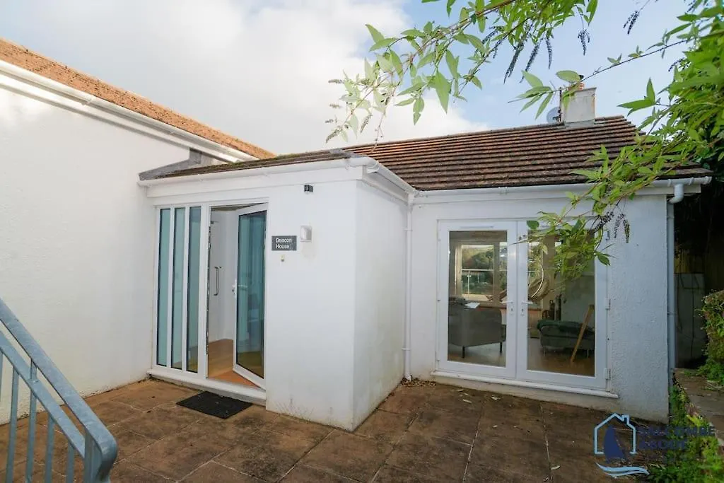 Ultimate Coastal Escape - Stylish & Estuary Views *