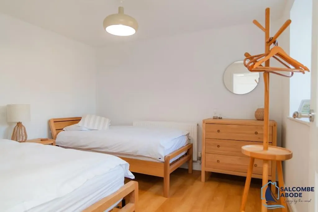 Holiday home Ultimate Coastal Escape - Stylish & Estuary Views
