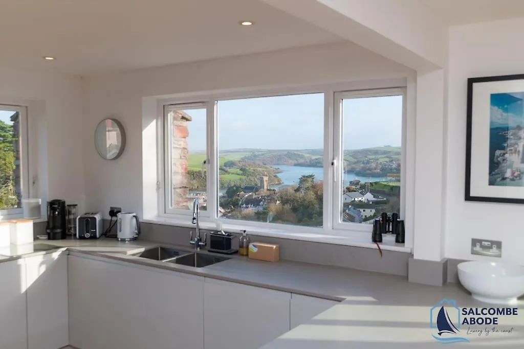 Ultimate Coastal Escape - Stylish & Estuary Views Salcombe