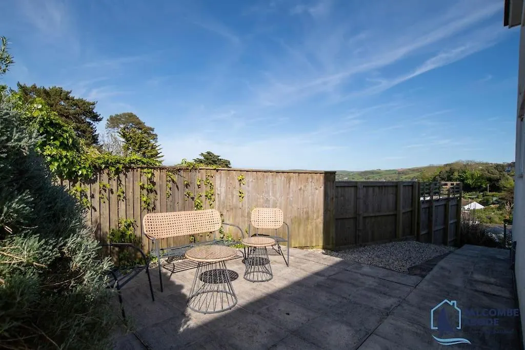 Holiday home Ultimate Coastal Escape - Stylish & Estuary Views