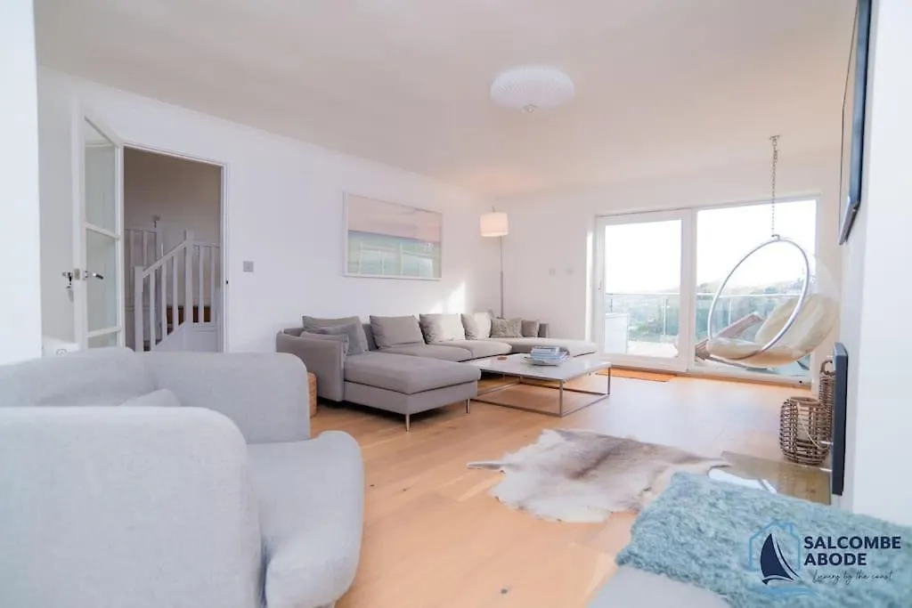 Ultimate Coastal Escape - Stylish & Estuary Views Holiday home *