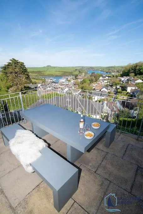 Ultimate Coastal Escape - Stylish & Estuary Views *