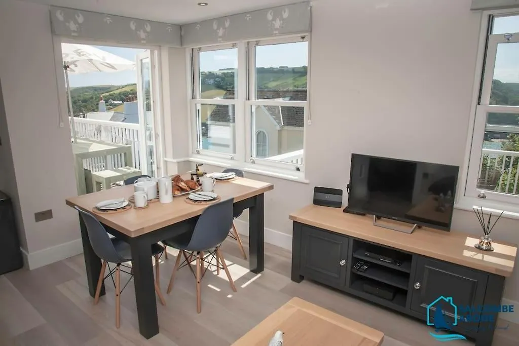 Apartment View - Stylish Stay, Estuary Views & Luxury Access