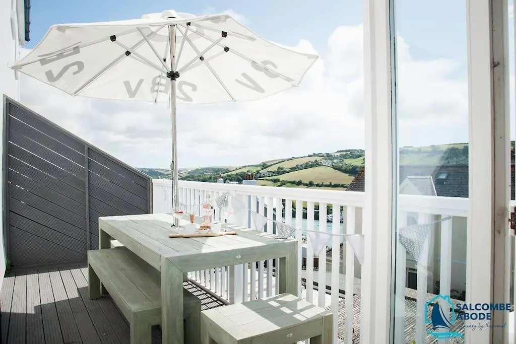 View - Stylish Stay, Estuary Views & Luxury Access *