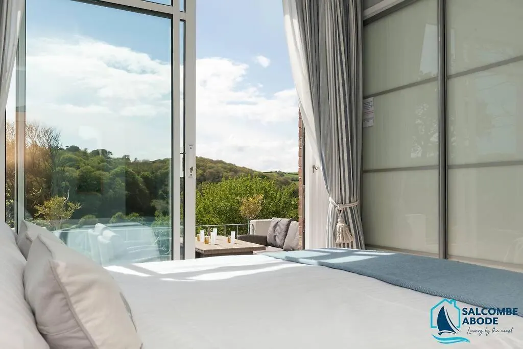 Elevated Coastal Escape - Breathtaking Views
