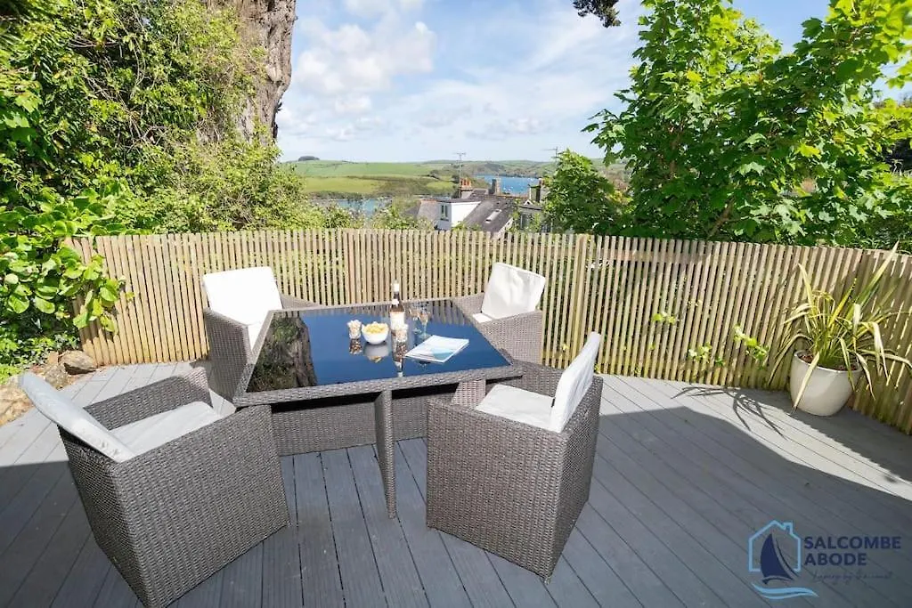 The Hideout-boutique Cabin, Estuary View & Parking Holiday home