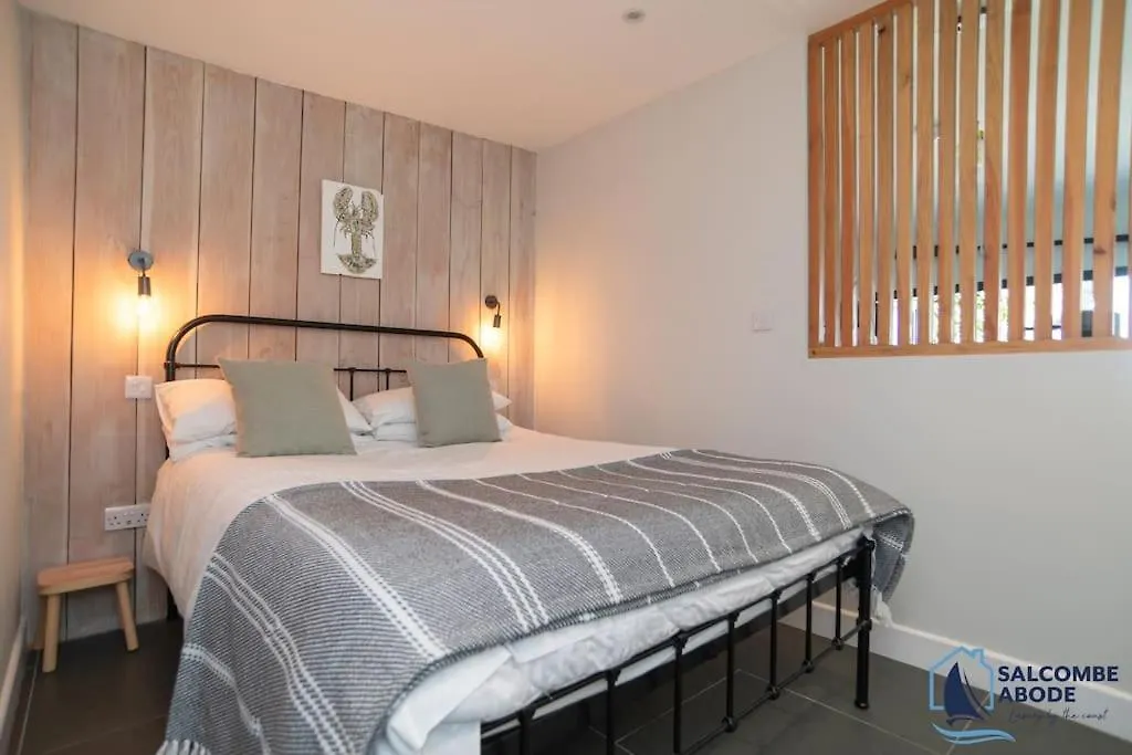 The Hideout-boutique Cabin, Estuary View & Parking