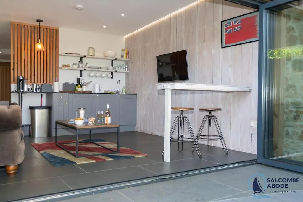Holiday home The Hideout-boutique Cabin, Estuary View & Parking *