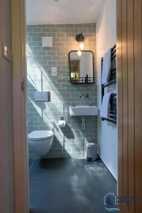 The Hideout-boutique Cabin, Estuary View & Parking Salcombe