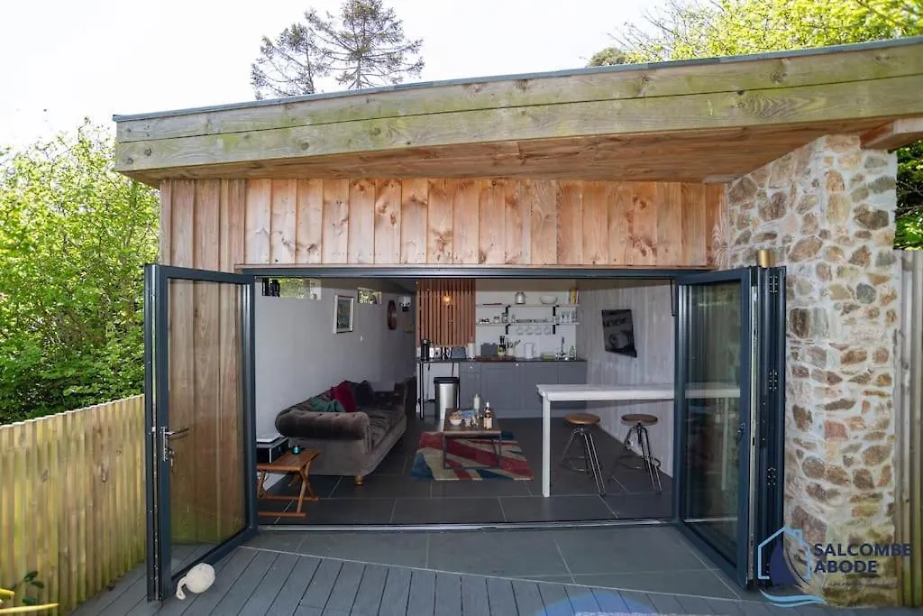 Holiday home The Hideout-boutique Cabin, Estuary View & Parking *