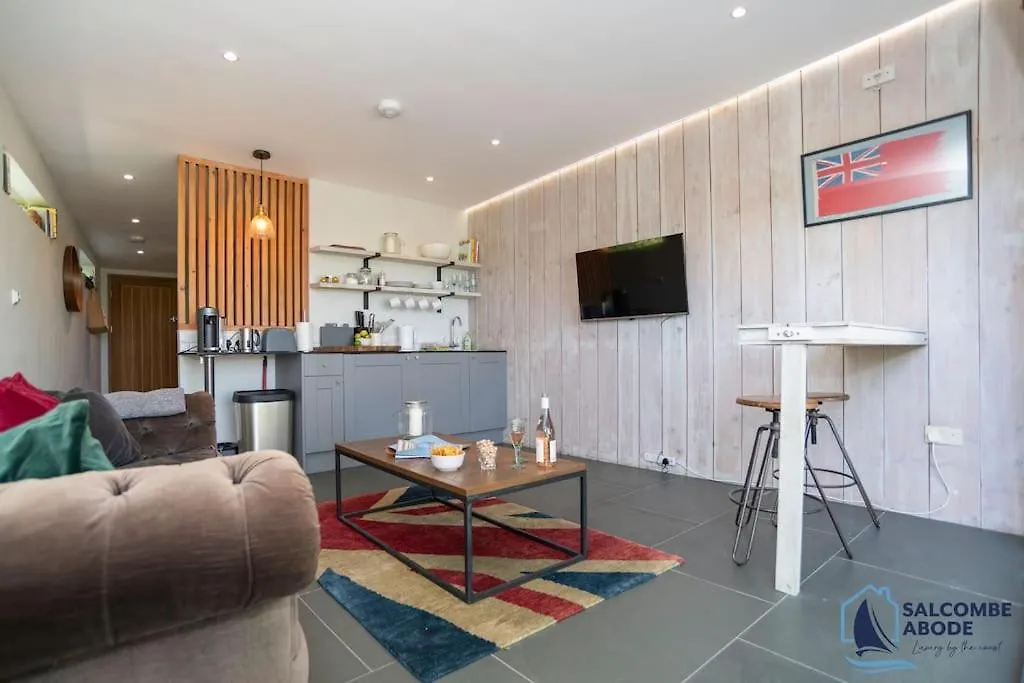 The Hideout-boutique Cabin, Estuary View & Parking * Salcombe