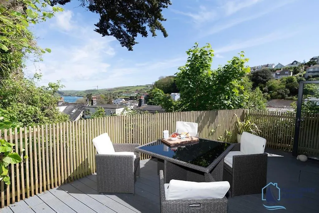 The Hideout-boutique Cabin, Estuary View & Parking *