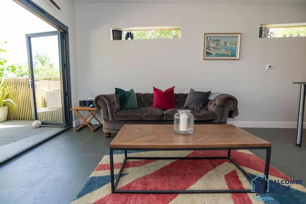 The Hideout-boutique Cabin, Estuary View & Parking