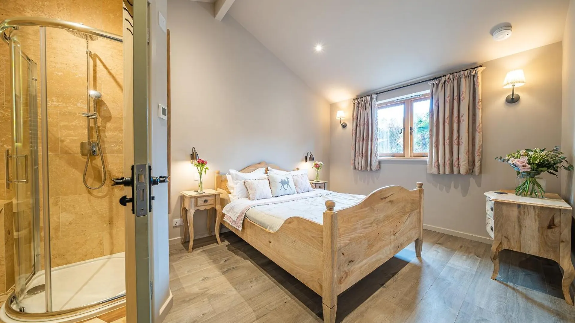 Salcombe Farm - The Recording Studio With Hot Tub And The Stables Apartment Salcombe