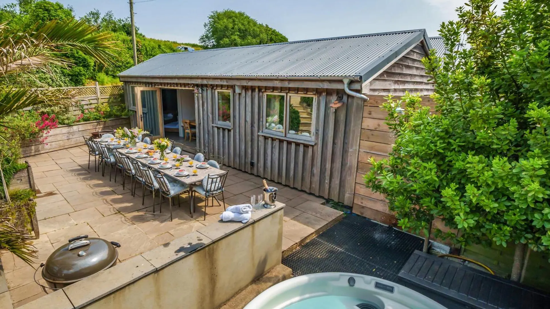 Apartment Salcombe Farm - The Recording Studio With Hot Tub And The Stables