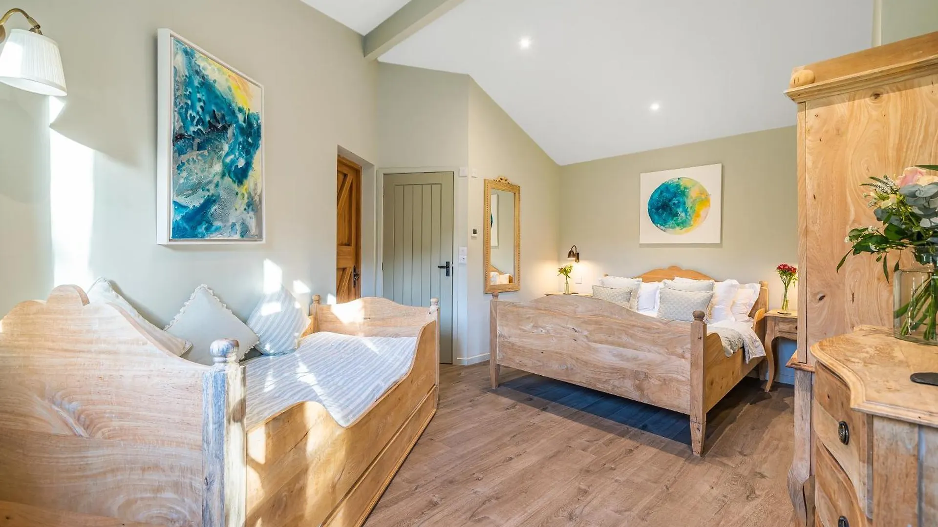 Salcombe Farm - The Recording Studio With Hot Tub And The Stables