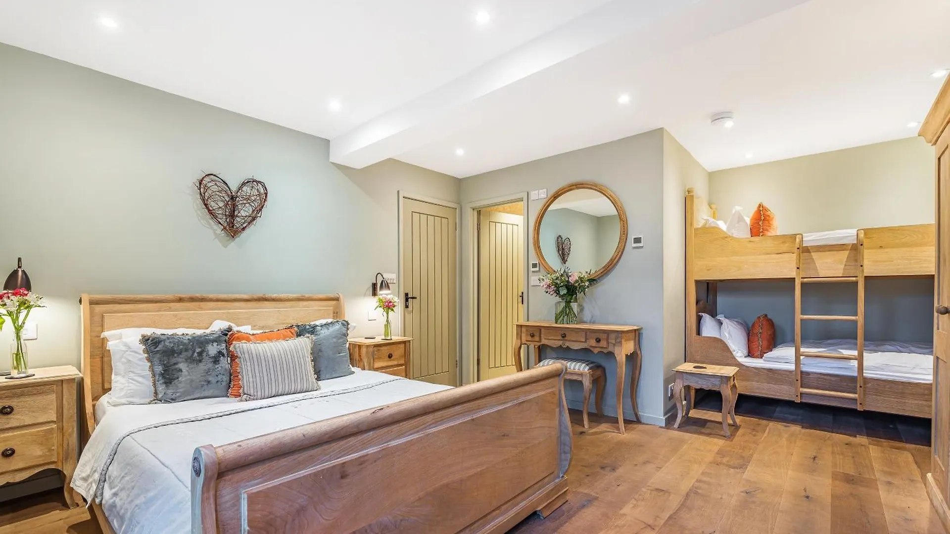 Salcombe Farm - The Recording Studio With Hot Tub And The Stables Apartment