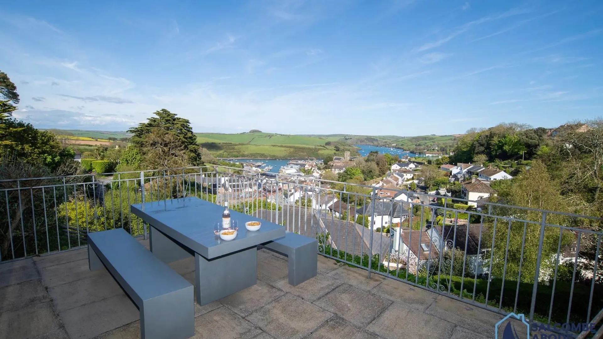 Holiday home Ultimate Coastal Escape - Stylish & Estuary Views *