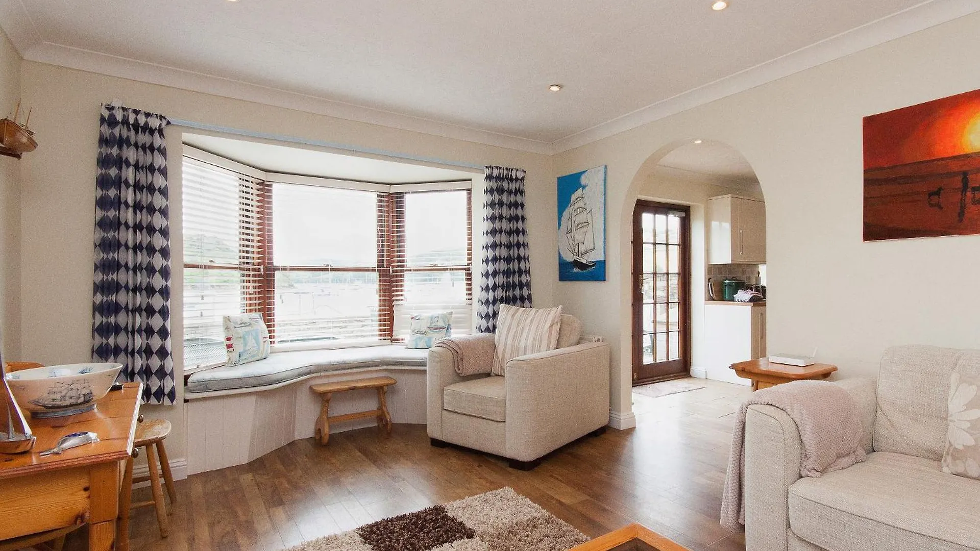 Island Quay 10 *