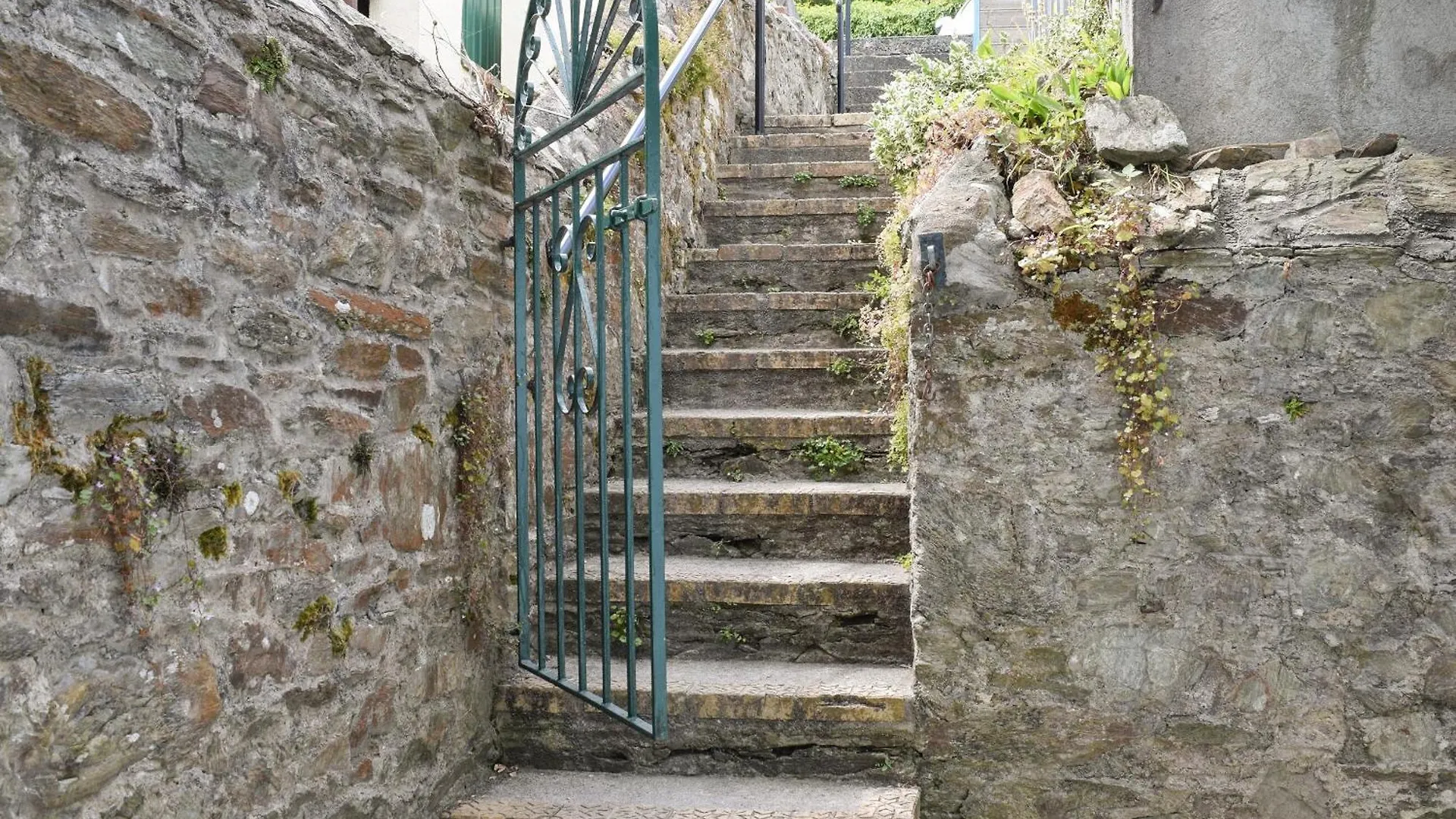 Caerleon * Salcombe