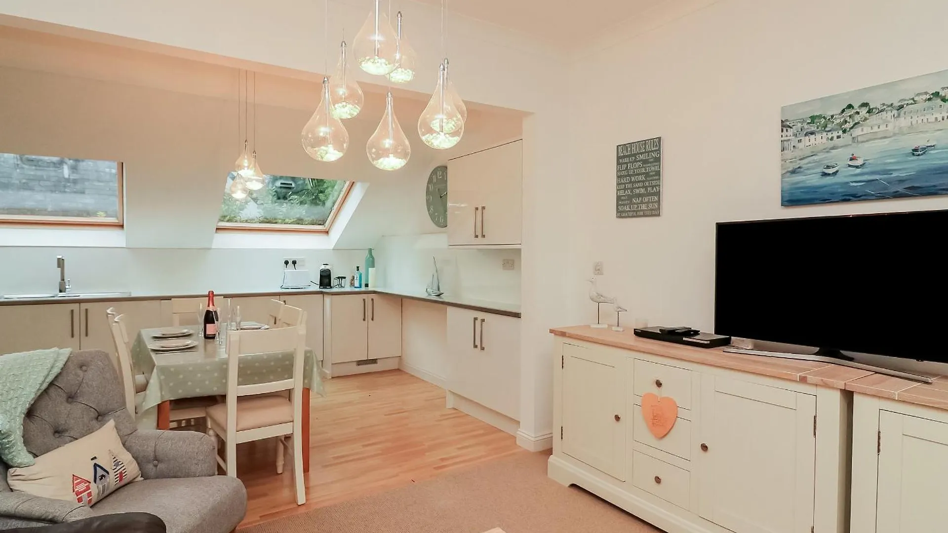 22 Bolt Head Apartment