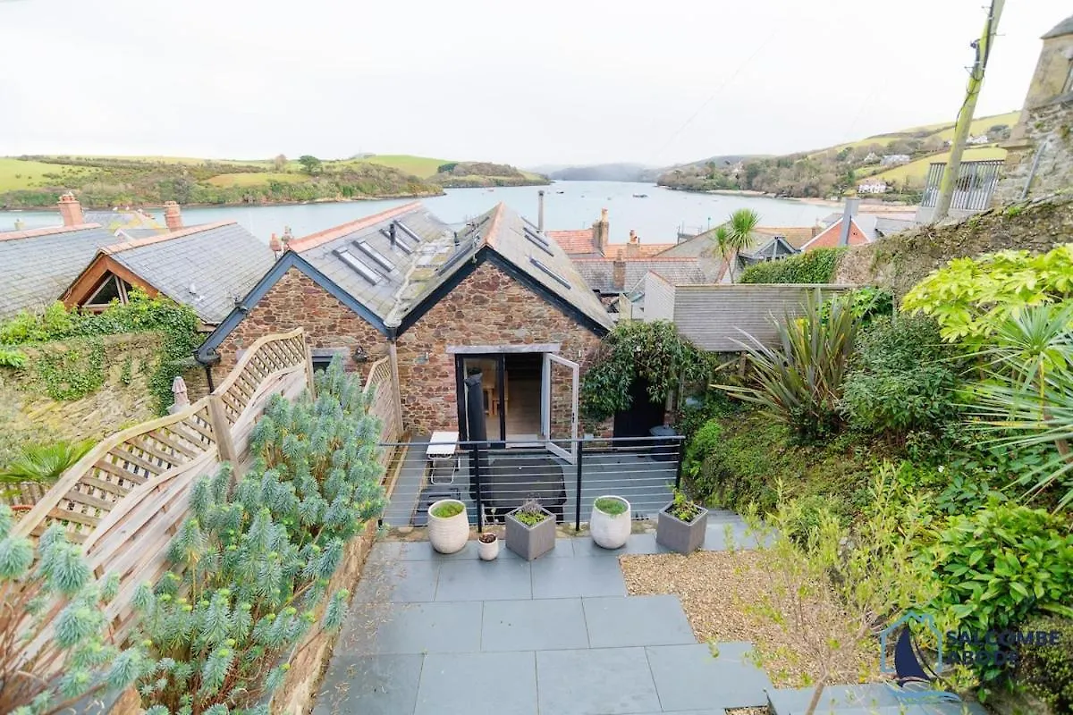 Holiday home Hidden Treasure - Estuary View - Stylish - Garden