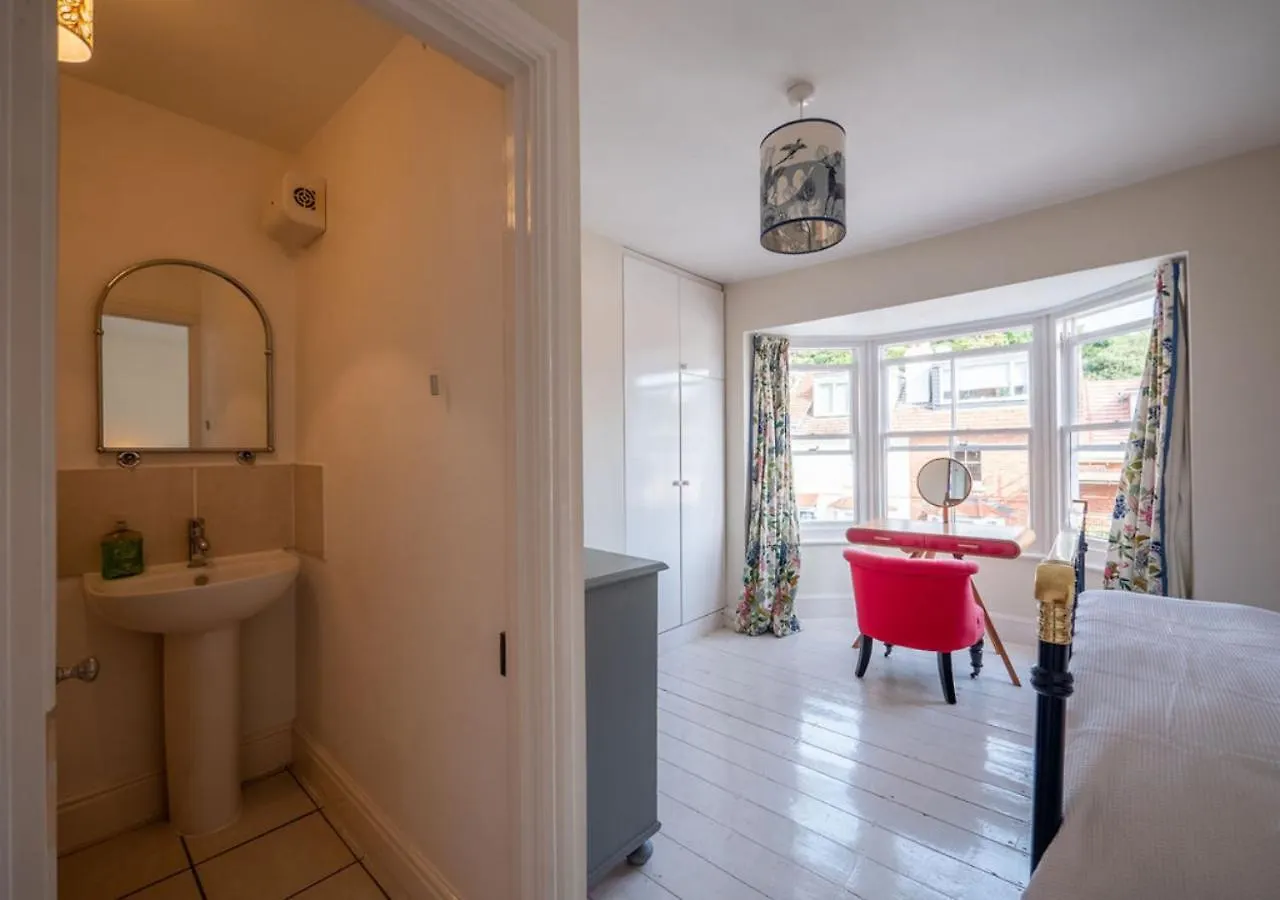 Kennford - Centrally Located Town House Salcombe