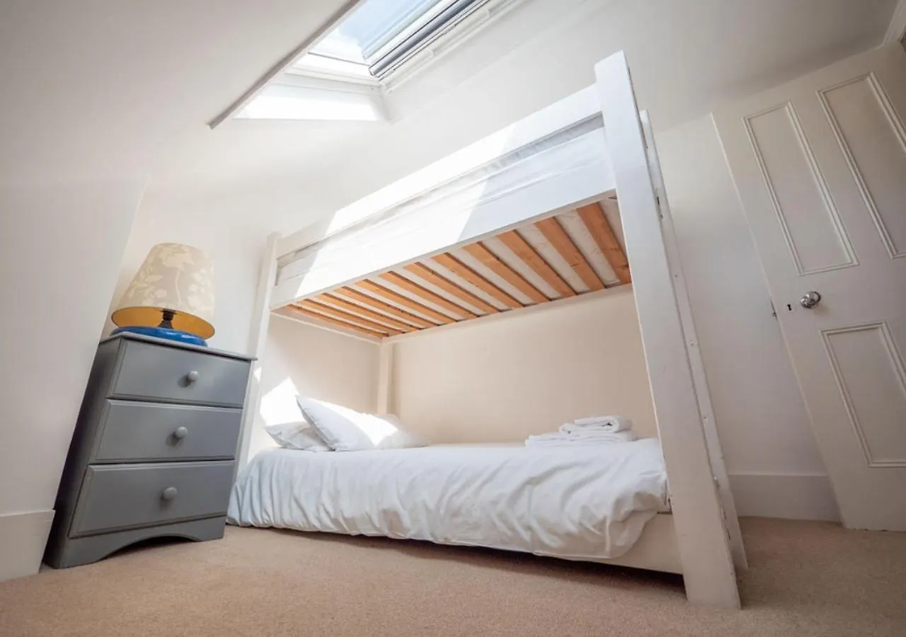 Holiday home Kennford - Centrally Located Town House